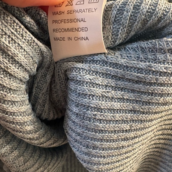 Blue V-Neck Ribbed Sweater - Picture 3 of 3